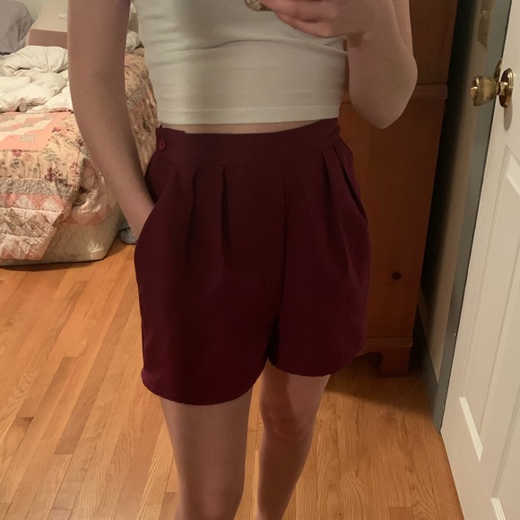 Maroon high waisted shorts - Picture 3 of 3